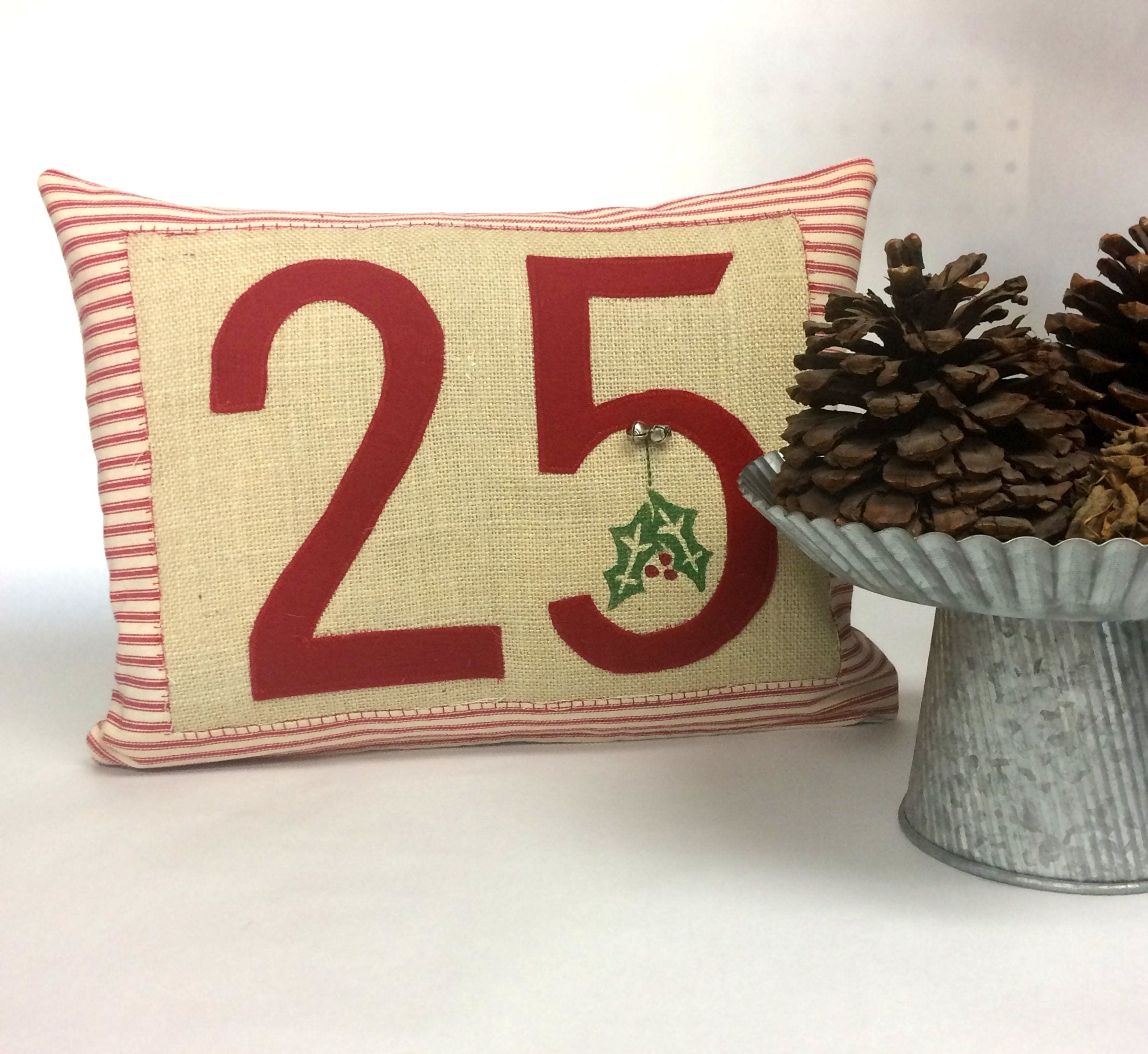 Christmas Throw Pillow // December 25 Holiday Pillow