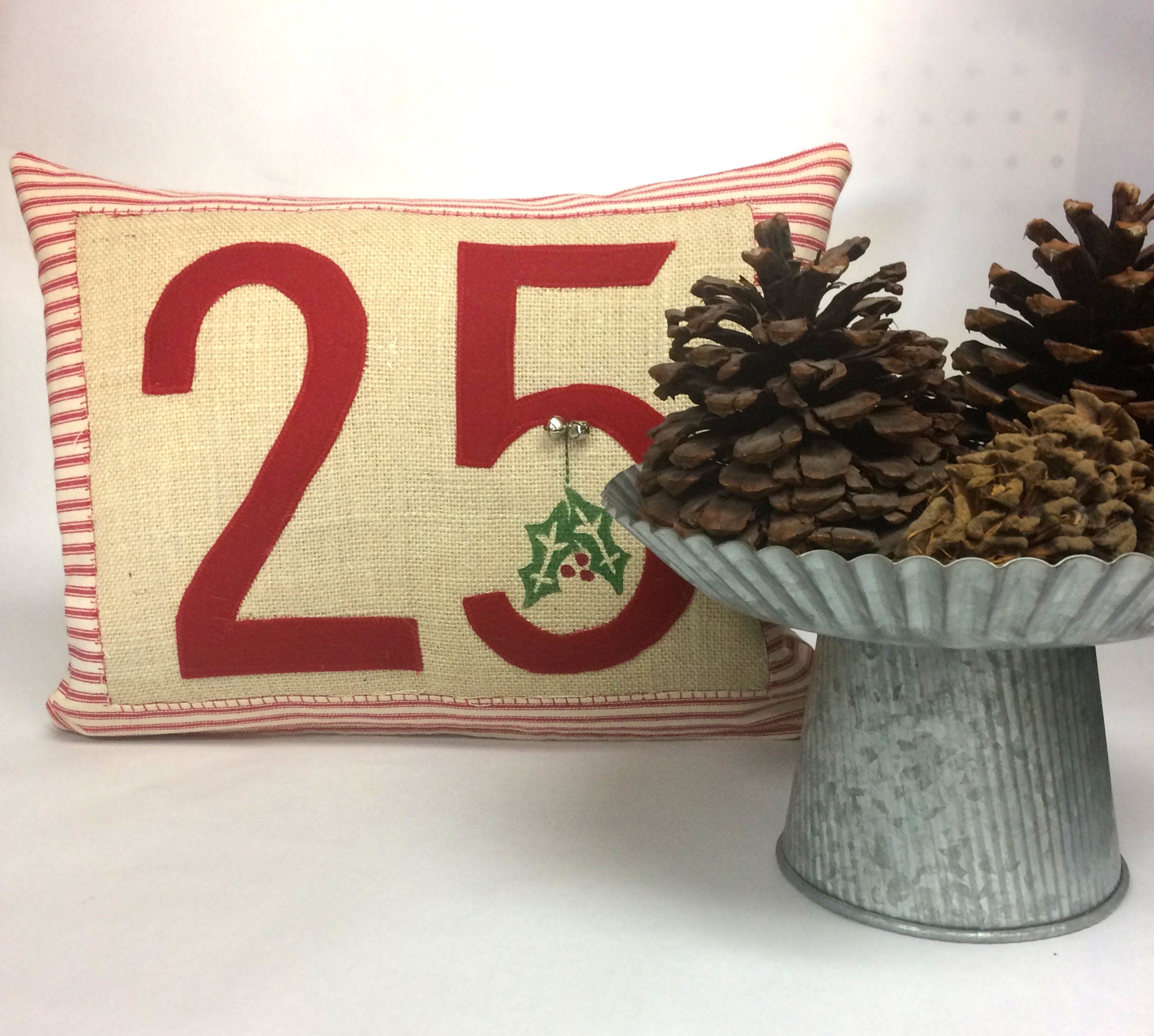 Christmas Throw Pillow // December 25 Holiday Pillow