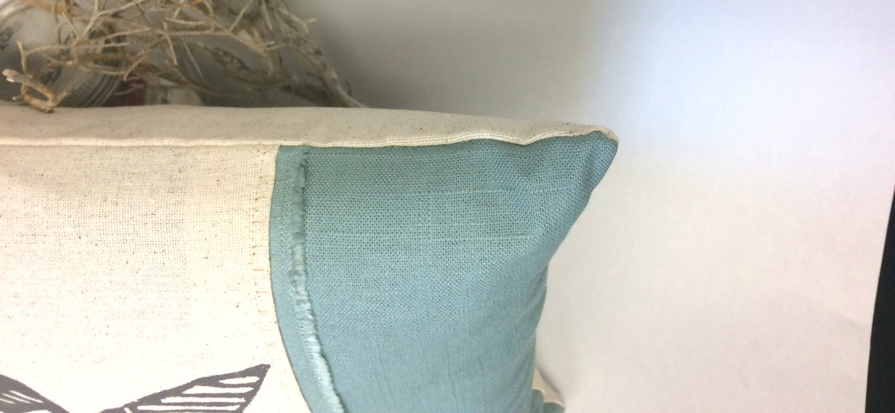 Blue Linen Hummingbird Pillow: Appliqued Floral Accent