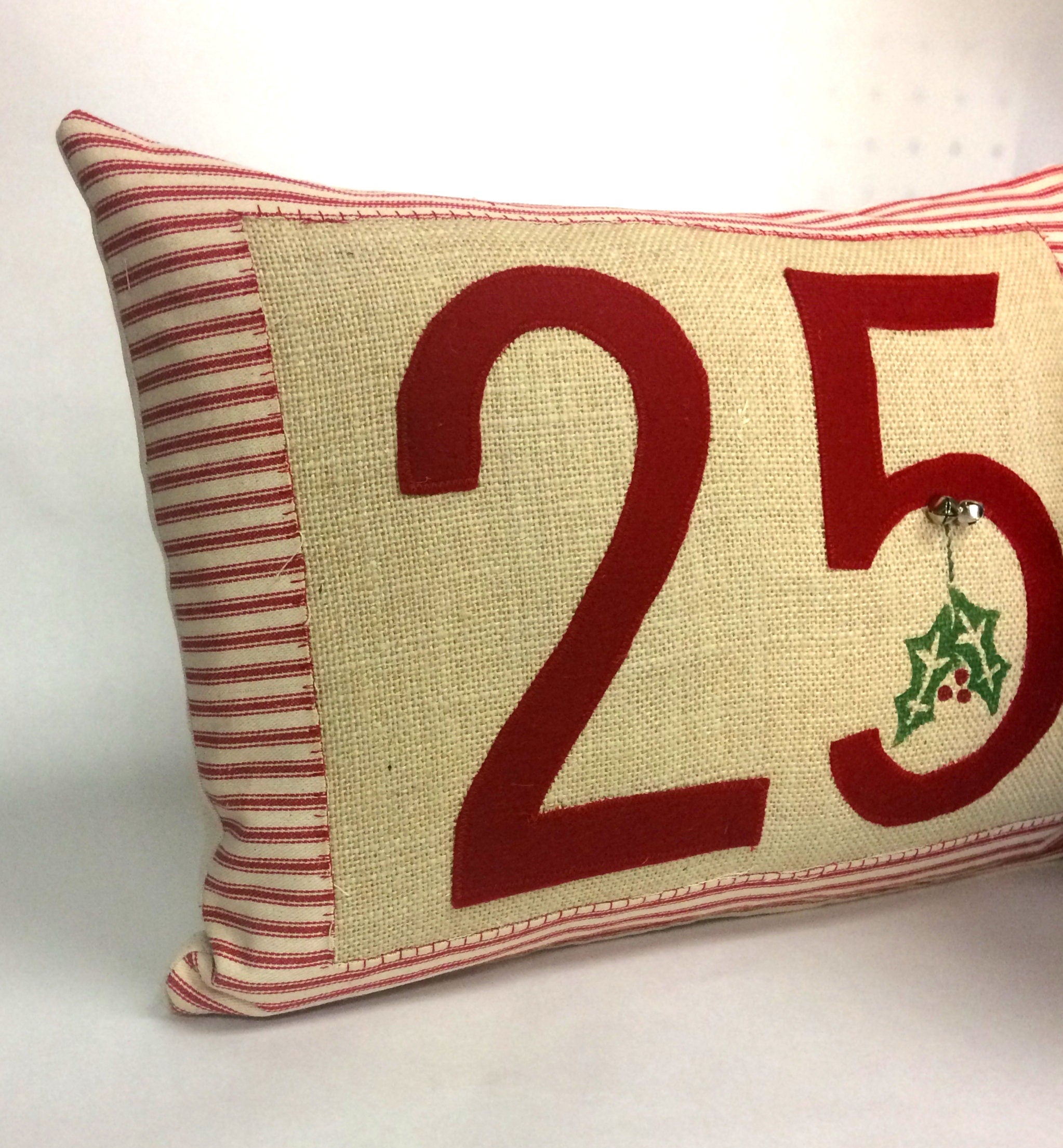Christmas Throw Pillow // December 25 Holiday Pillow