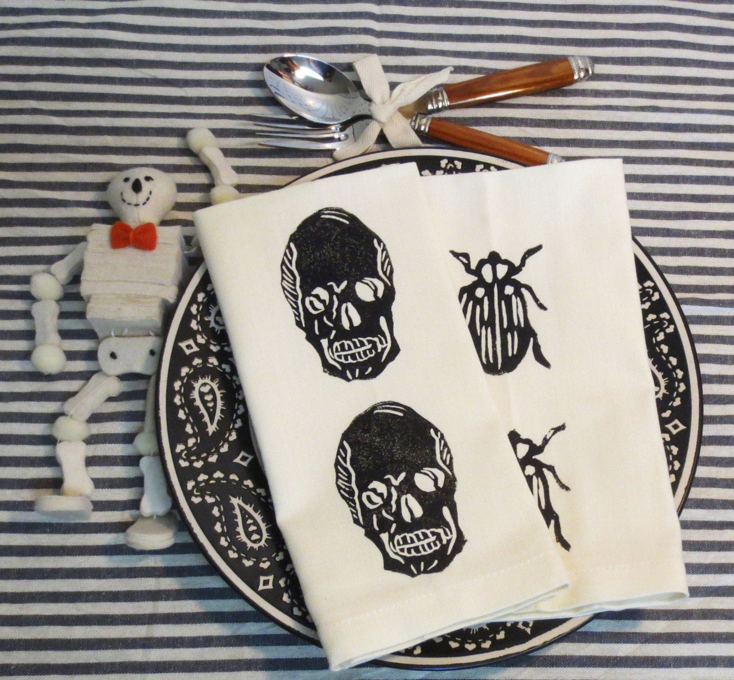 Skull Printed Napkin Set: Halloween Decor, Set of 4