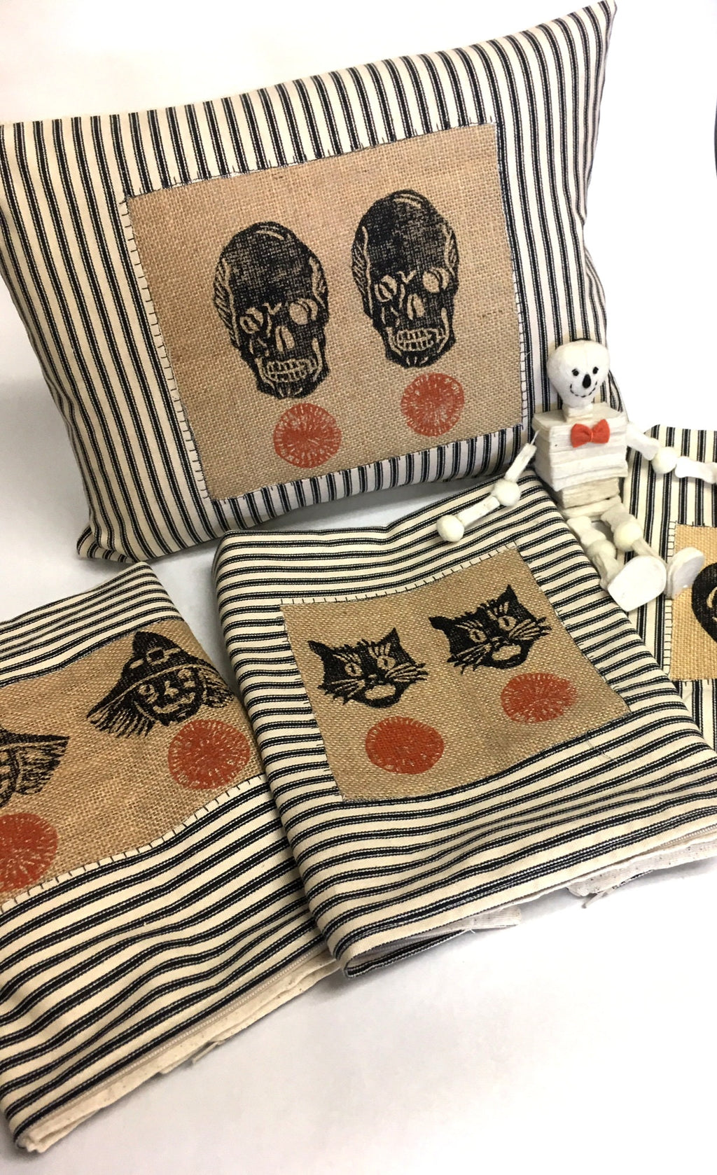 Halloween Skull Kidney Pillow: Burlap Lumbar Pillow, Gothic Decor