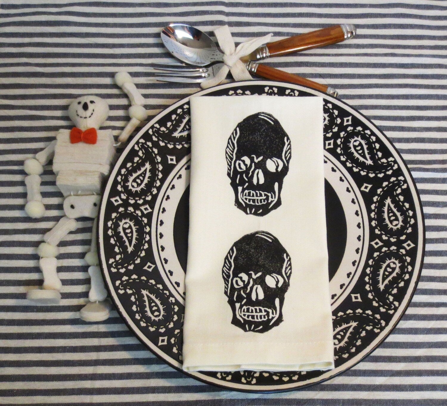 Skull Printed Napkin Set: Halloween Decor, Set of 4